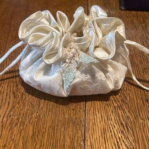 Ivory wedding Paul string bag by Presentables